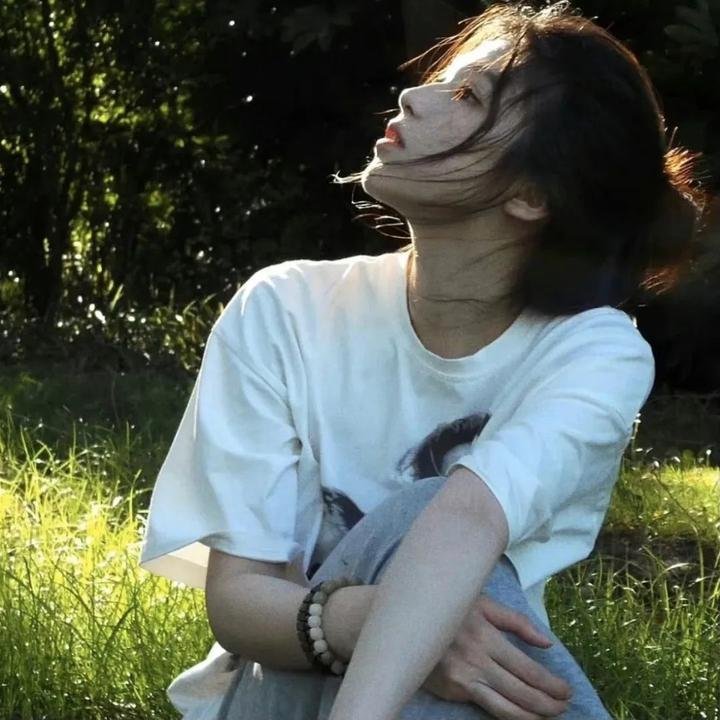 闭上眼睛活着很容易